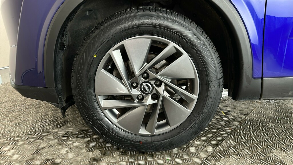 Nissan Qashqai Hatchback Red #18