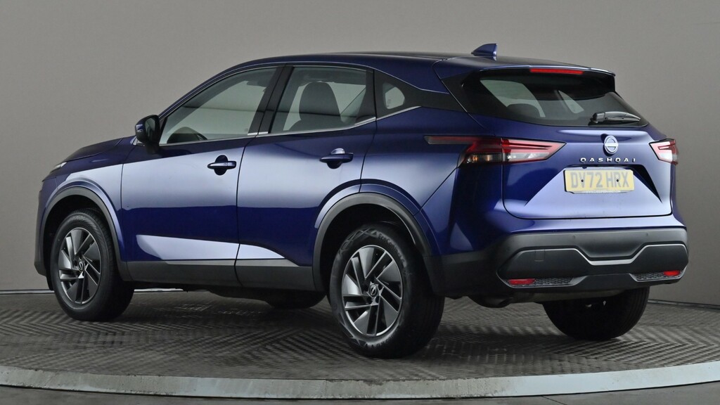 Nissan Qashqai Hatchback Red #4