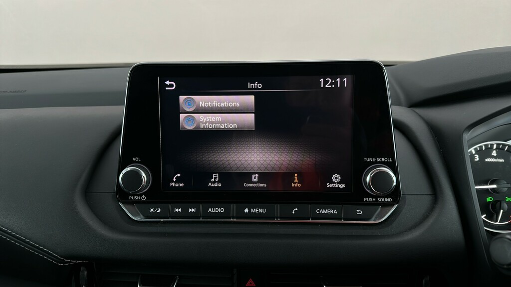 Nissan Qashqai Hatchback Red #26