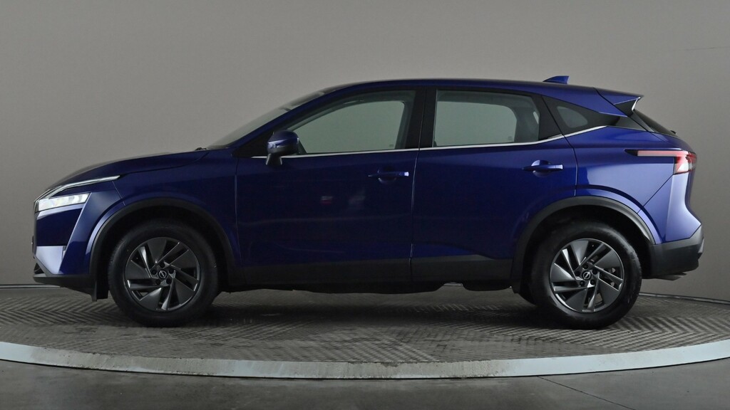 Nissan Qashqai Hatchback Red #3