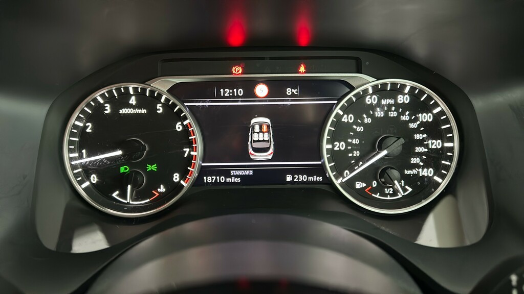Nissan Qashqai Hatchback Red #14