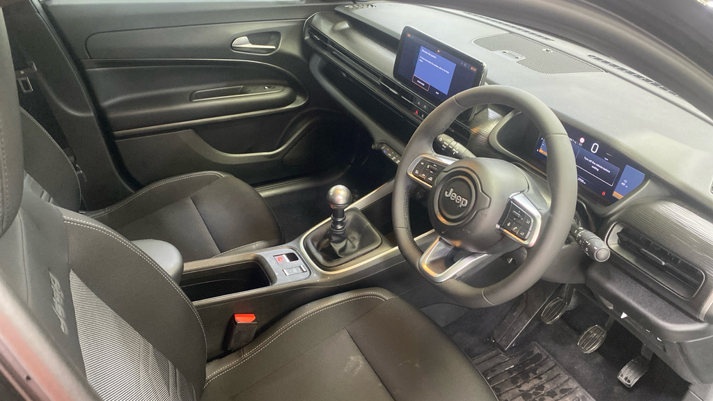 Jeep Avenger 1.2 Altitude Black #4