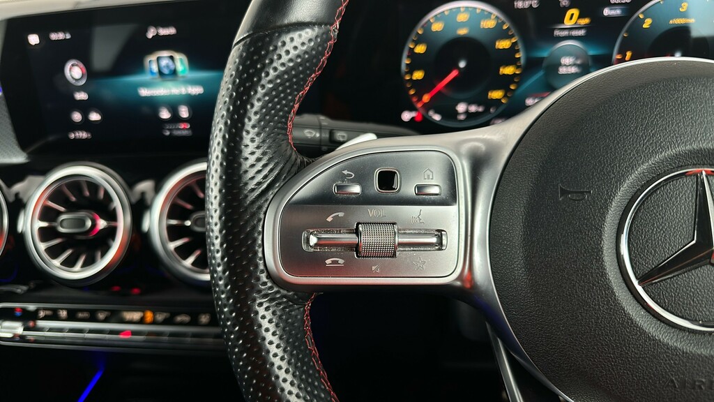 Mercedes-Benz GLB Class 200 Amg Line Premium Plus 7G-tronic Red #30