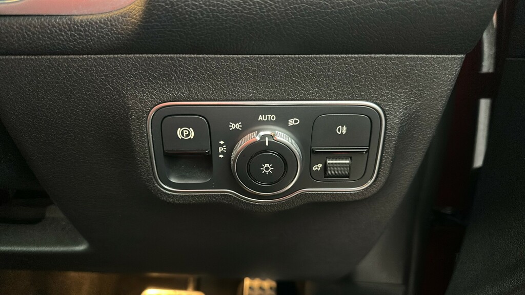 Mercedes-Benz GLB Class 200 Amg Line Premium Plus 7G-tronic Red #34