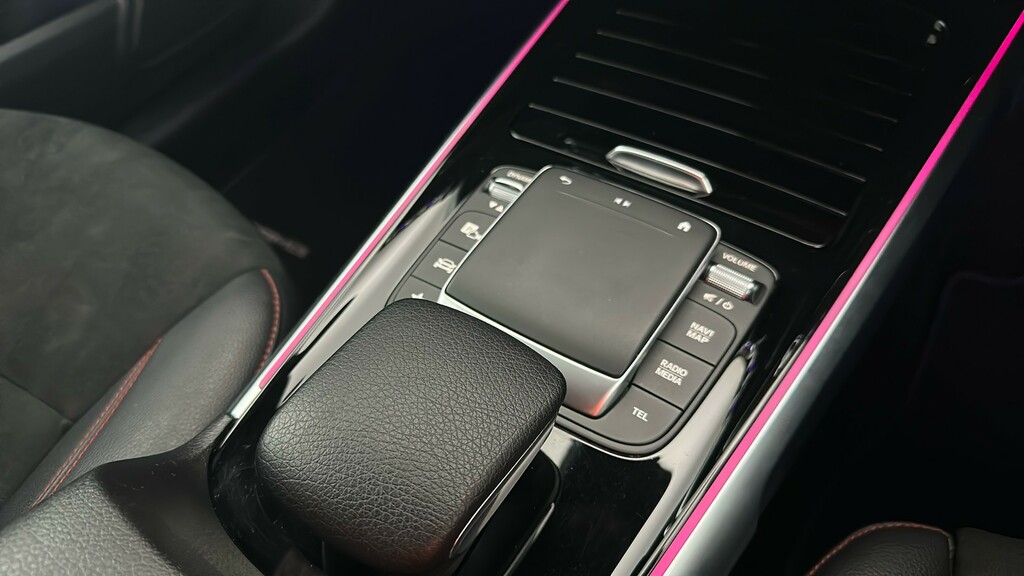 Mercedes-Benz GLB Class 200 Amg Line Premium Plus 7G-tronic Red #29