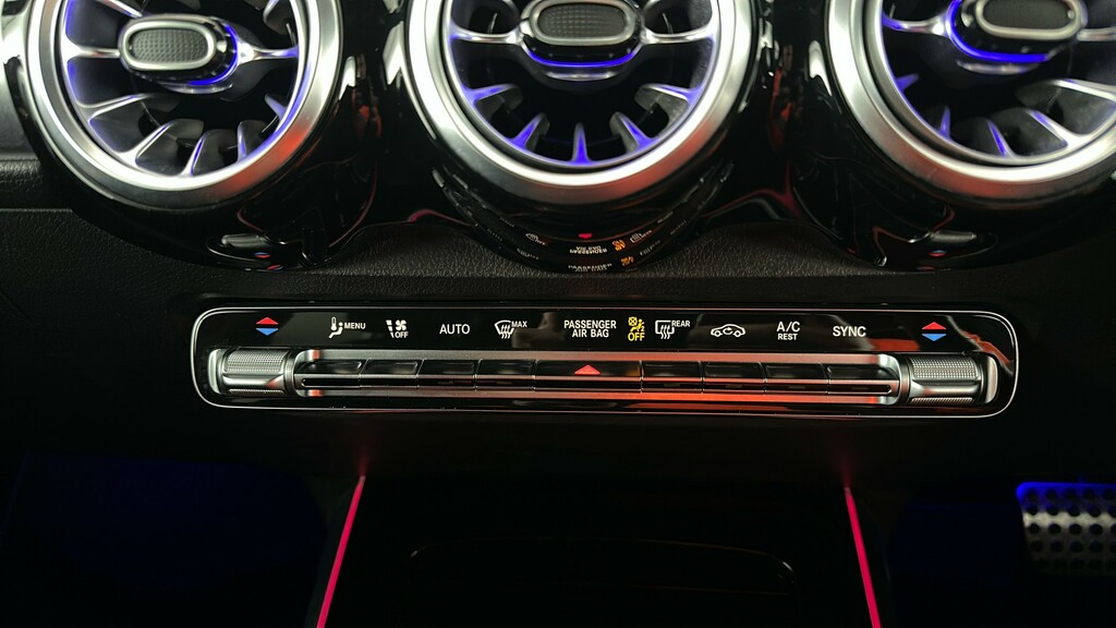 Mercedes-Benz GLB Class 200 Amg Line Premium Plus 7G-tronic Red #28
