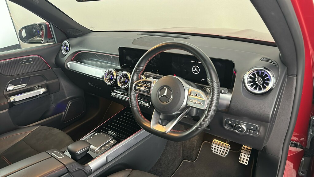 Mercedes-Benz GLB Class 200 Amg Line Premium Plus 7G-tronic Red #32