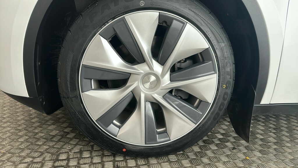 Tesla Model Y Suv Rwd 346 Ps White #19