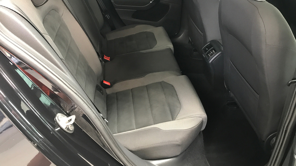 Volkswagen Golf Hatchback White #36