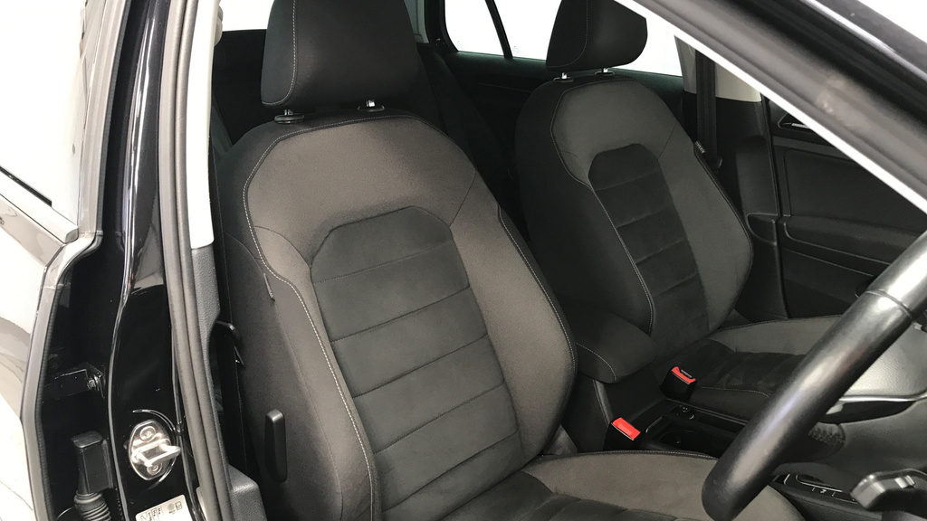 Volkswagen Golf Hatchback White #31