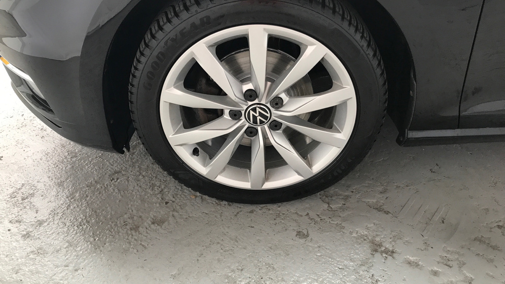 Volkswagen Golf Hatchback White #23