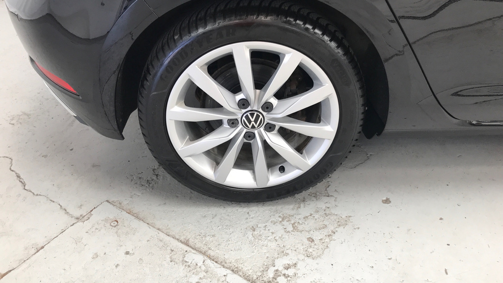 Volkswagen Golf Hatchback White #18