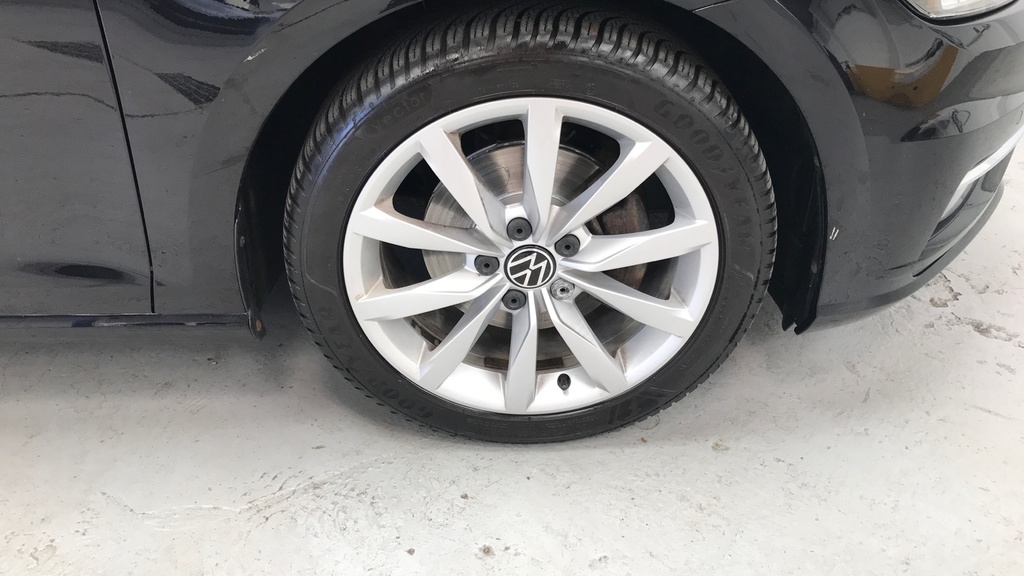 Volkswagen Golf Hatchback White #15