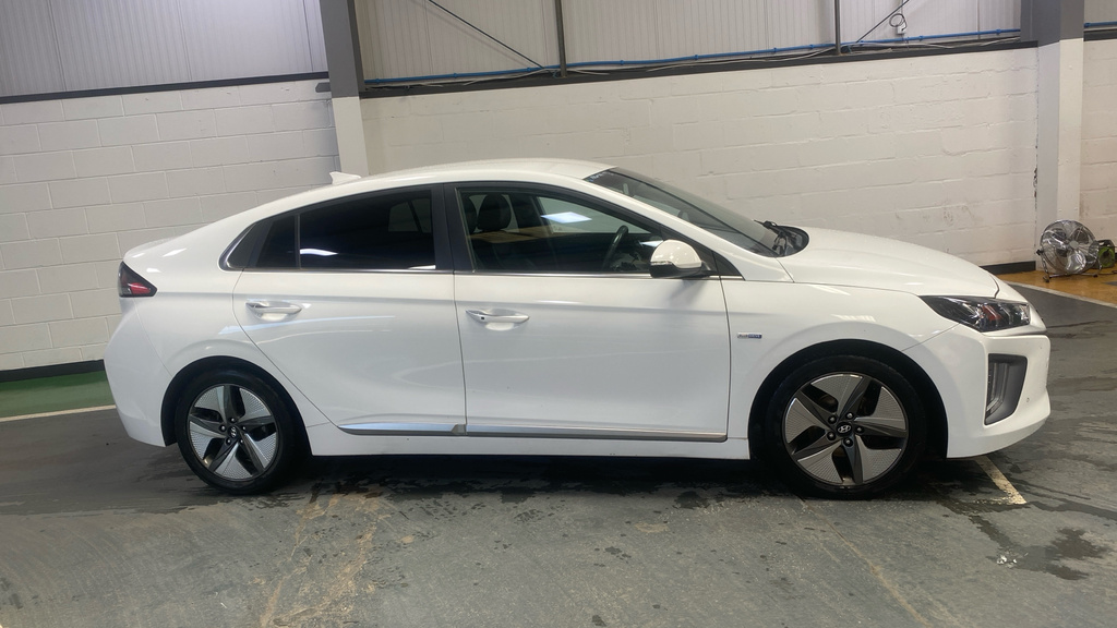 Hyundai Ioniq 1.6 Gdi Hybrid Premium Se Dct White #2