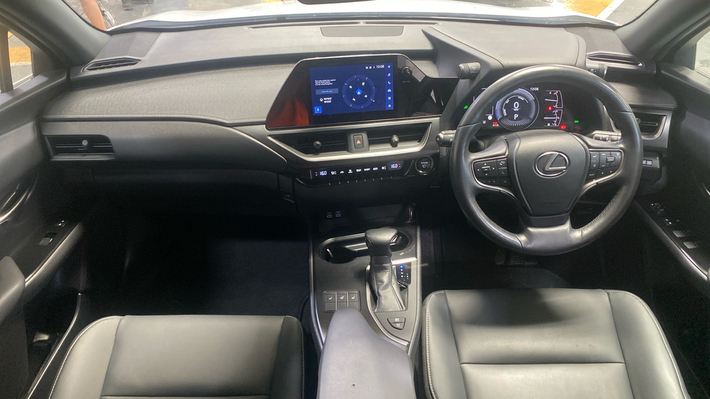 Lexus UX 250H 2.0 F-sport Design Cvt White #4