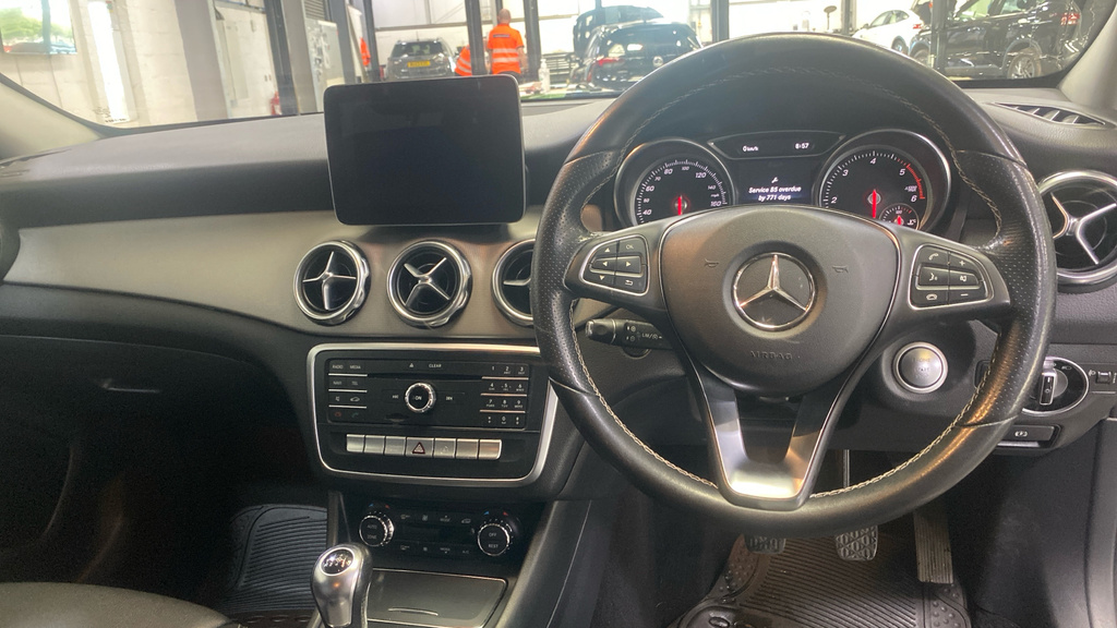 Mercedes-Benz GLA Class Gla 200D Sport Grey #6