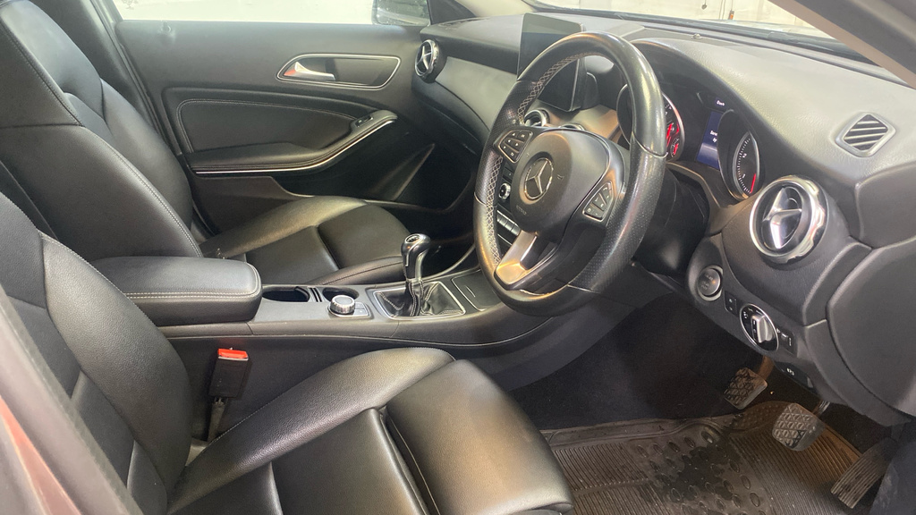 Mercedes-Benz GLA Class Gla 200D Sport Grey #4