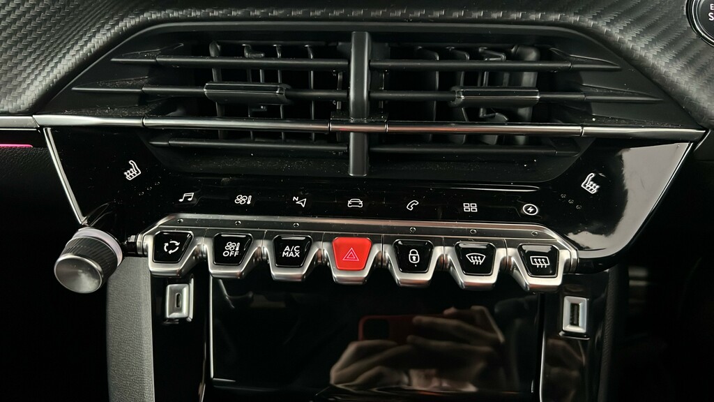 Peugeot e-2008 Gt Apple Red #25