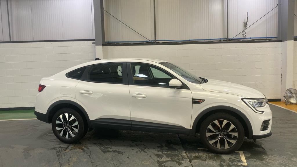Renault Arkana 1.3 Mild Hybrid 140 Evolution Edc White #3