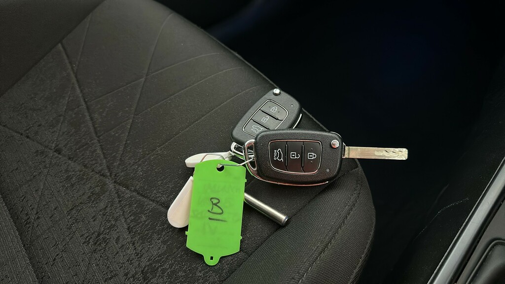 Hyundai Bayon Se Connect Red #23