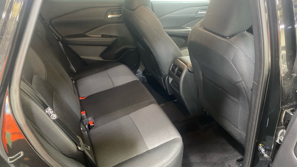 Nissan Qashqai 1.3 Dig-t Mh 158 N-connecta Xtronic Black #4
