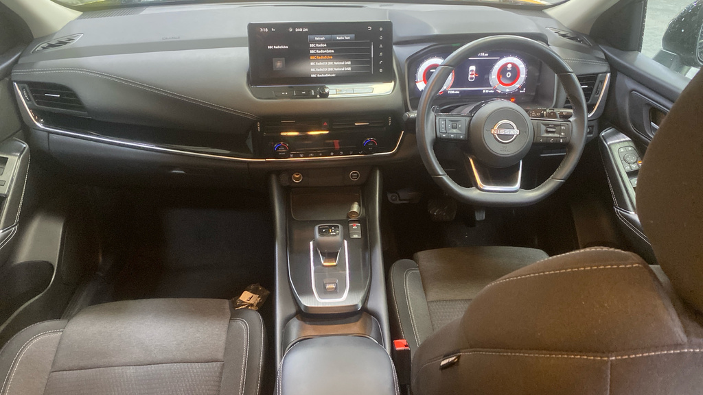 Nissan Qashqai 1.3 Dig-t Mh 158 N-connecta Xtronic Black #5