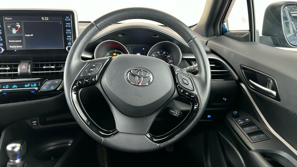 Toyota C-Hr Icon White #14