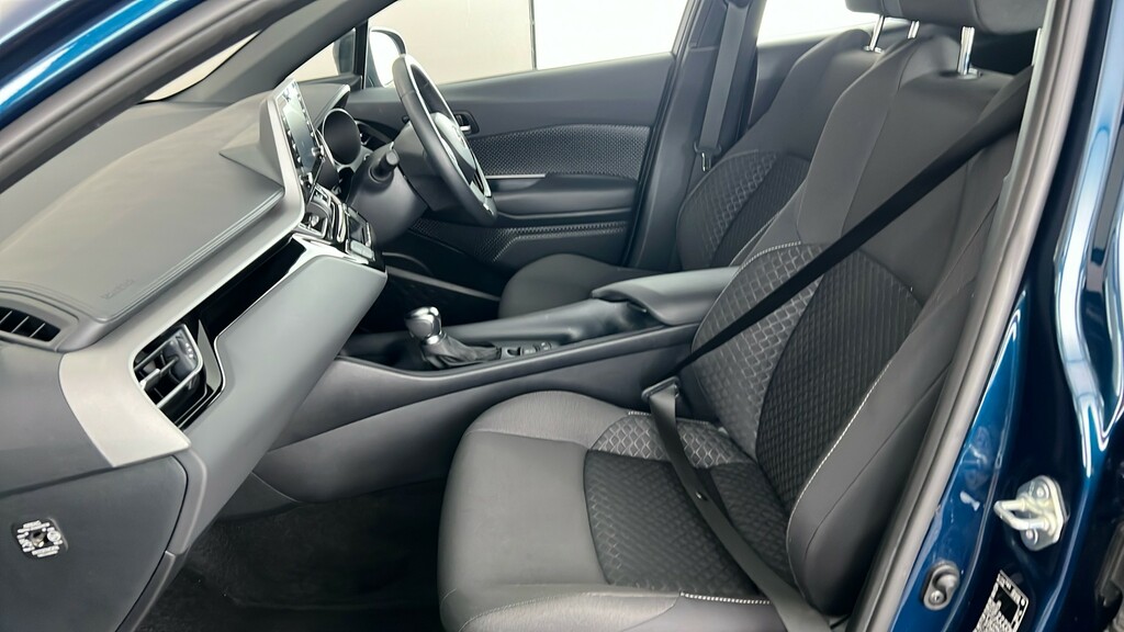 Toyota C-Hr Icon White #17