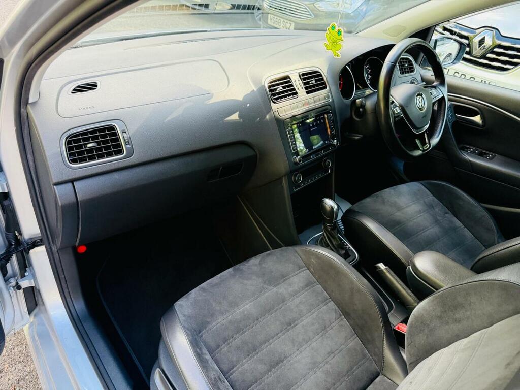 Volkswagen Polo Se Red #33