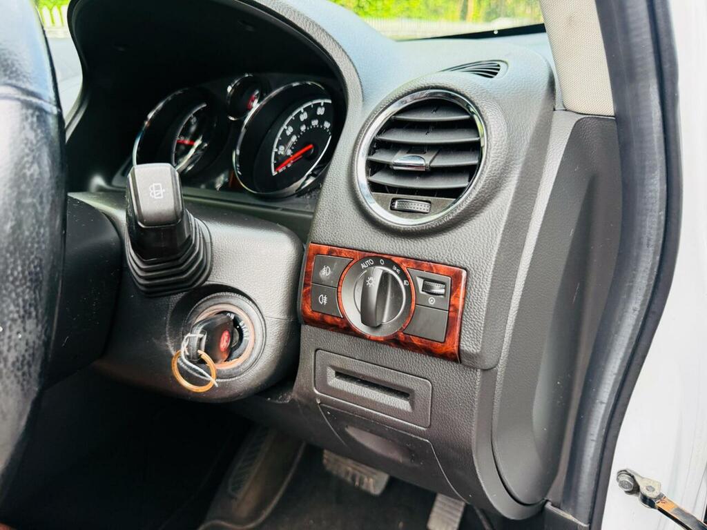 Vauxhall Antara 2.2 Cdti Diamond 2Wd White #40