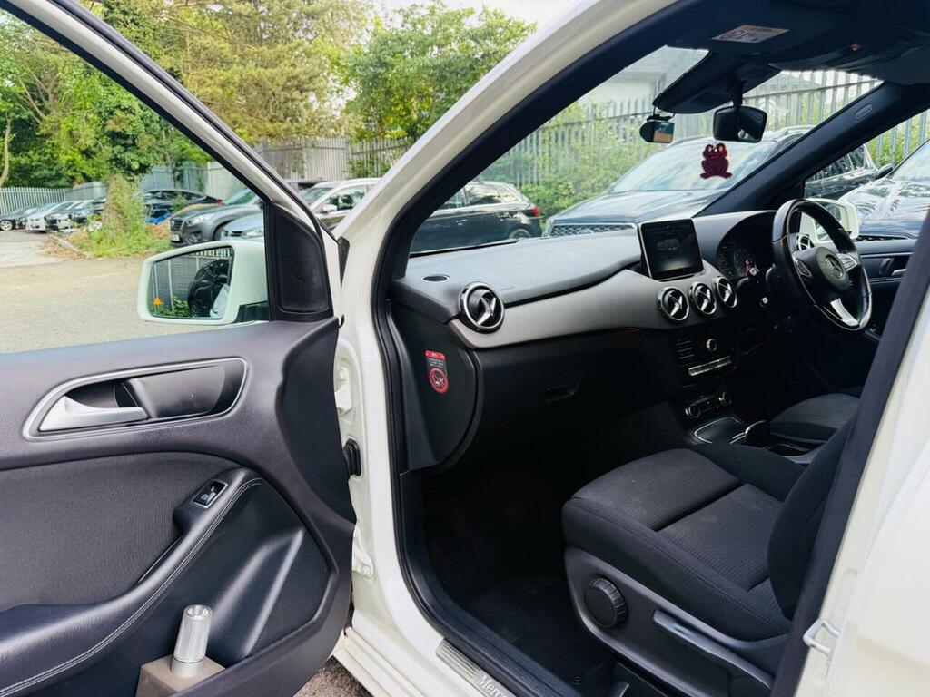 Mercedes-Benz B Class Mpv Art 201515 White #27