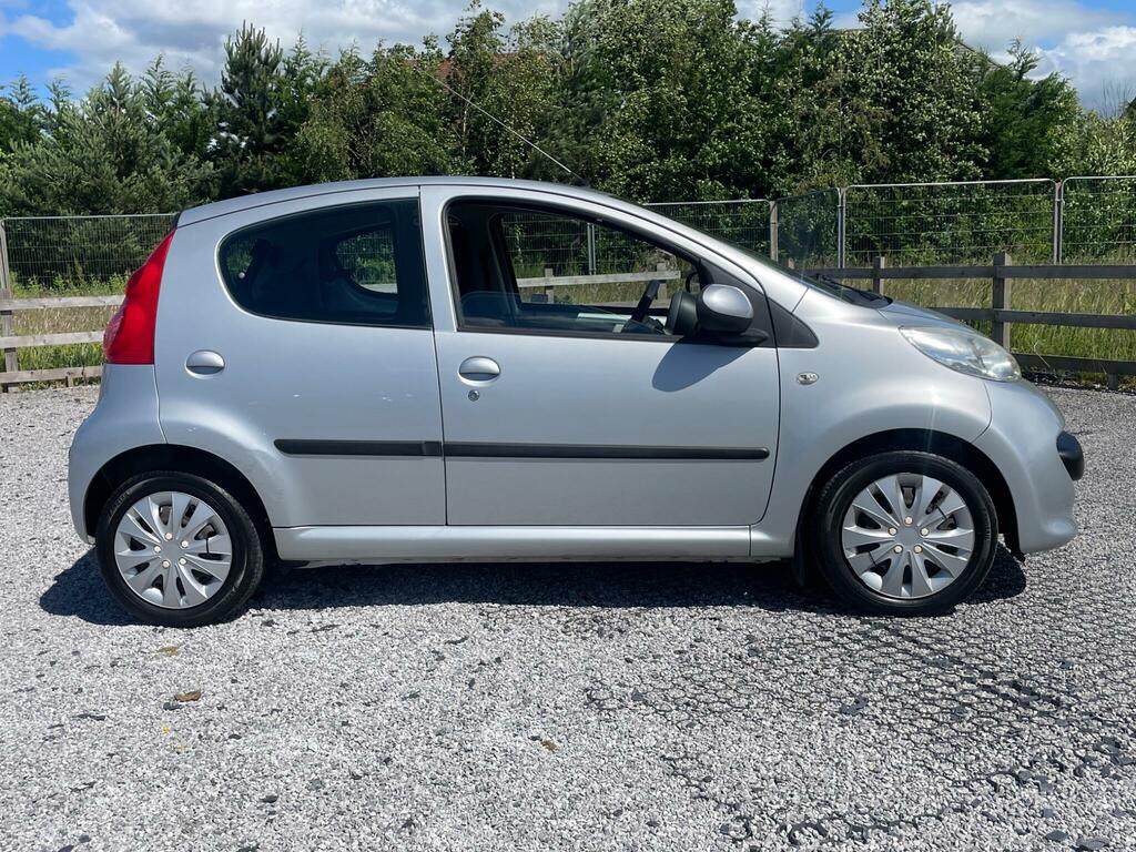 Peugeot 107  Red #6