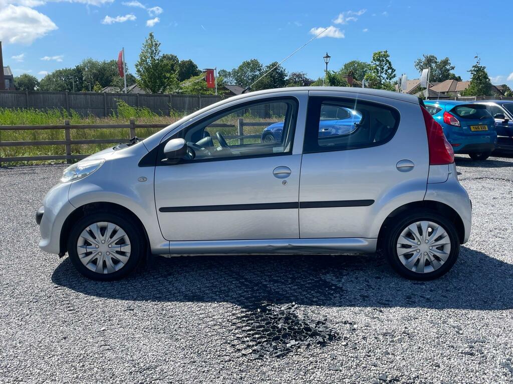Peugeot 107  Red #5