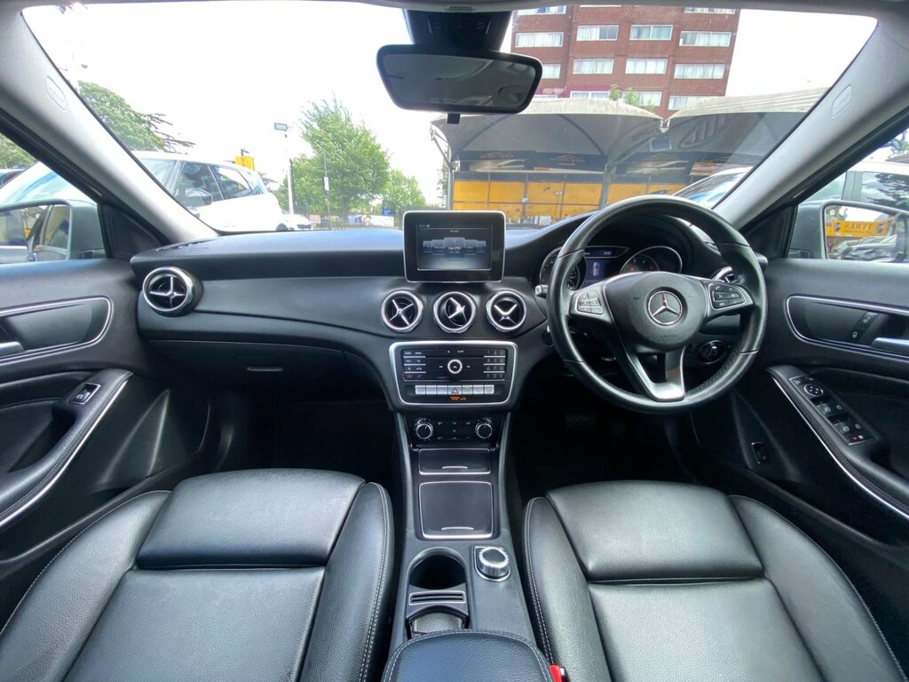 Mercedes-Benz GLA Class 1.6 Gla200 Se Executive 7G-dct Euro 6 Ss WG19LYK Grey #2