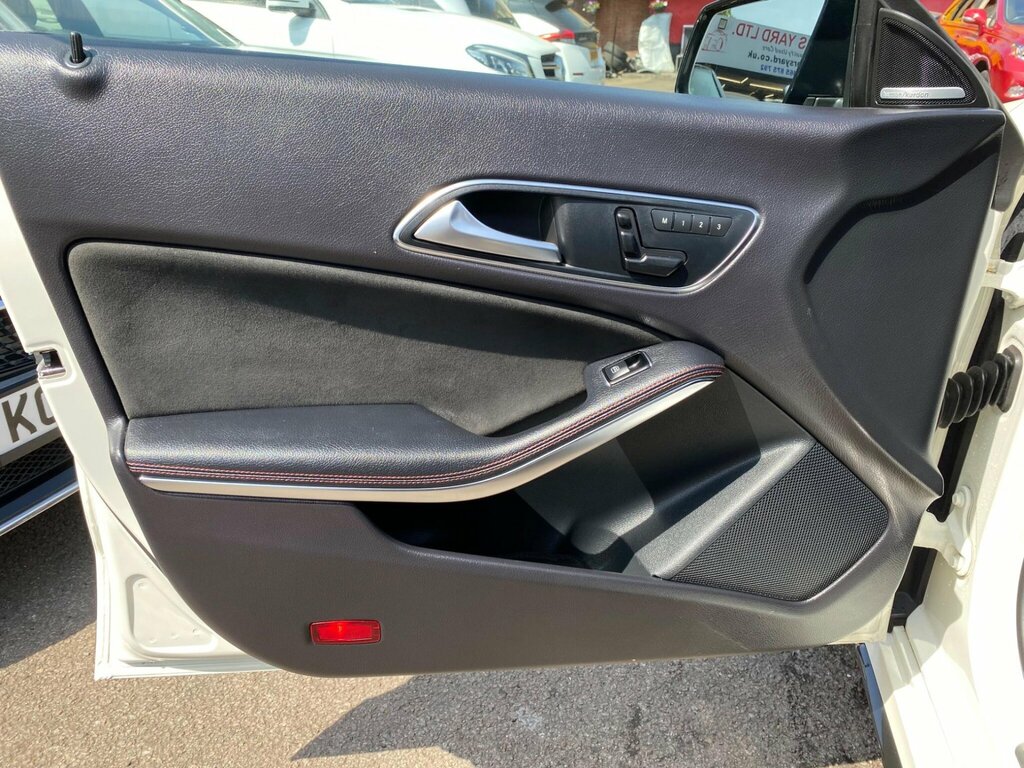 Mercedes-Benz CLA Class Cla 1.8 Cla200 #36