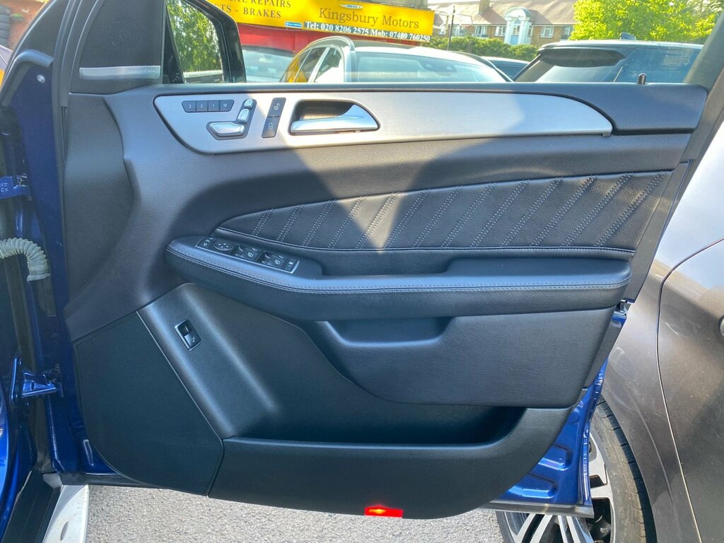 Mercedes-Benz GLE Class Black #16