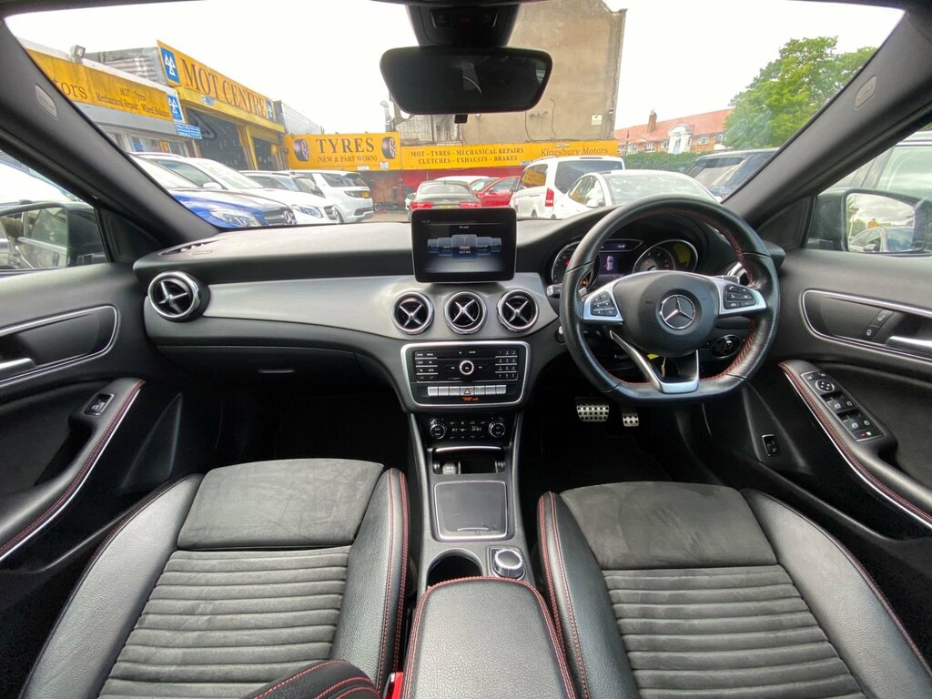 Mercedes-Benz GLA Class 1.6 Gla200 Amg Line 7G-dct Euro 6 Ss Black #2