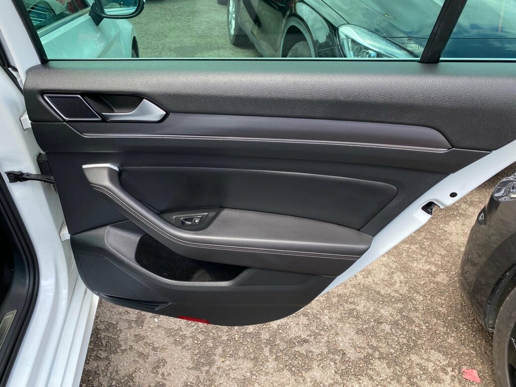 Volkswagen Passat Se Business Blue #33