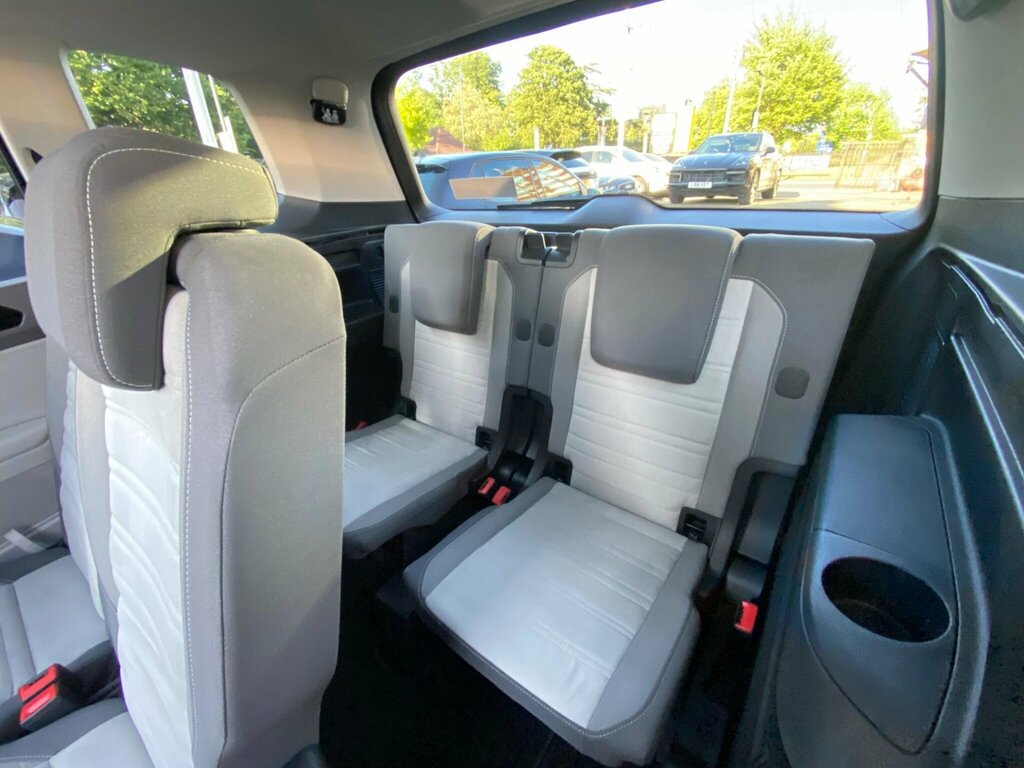 Volkswagen Touran Black #38