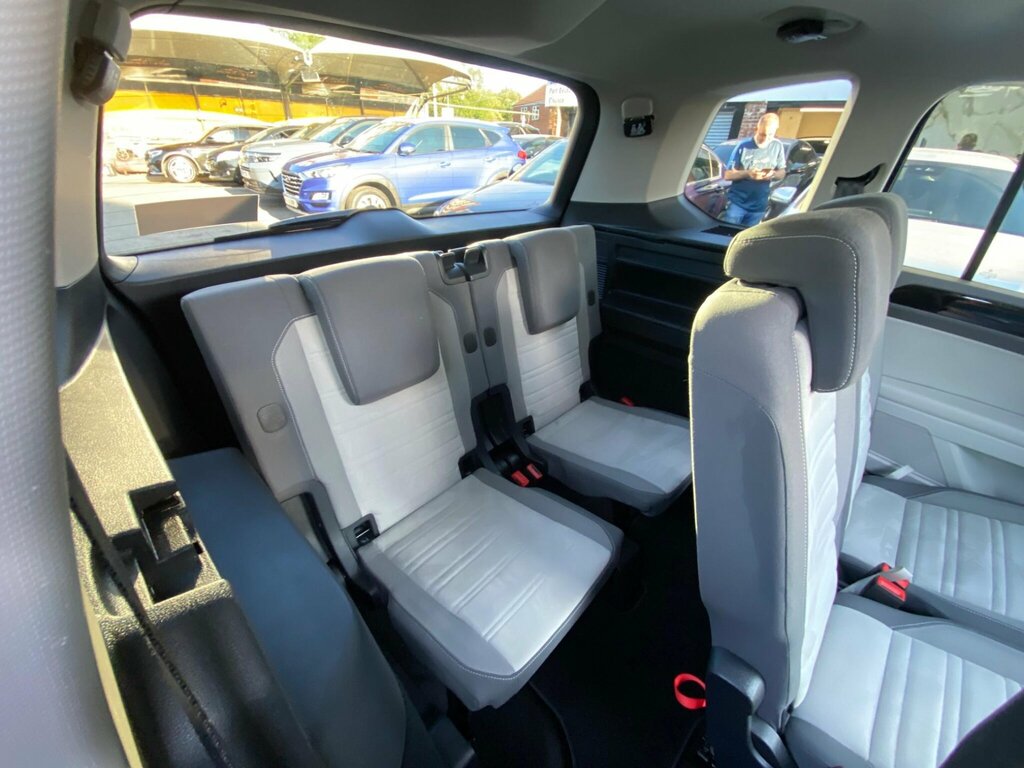Volkswagen Touran Black #35