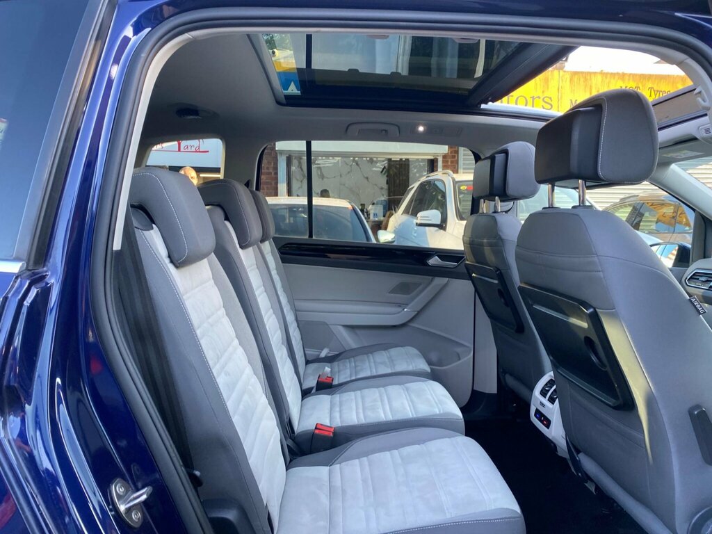 Volkswagen Touran Black #37