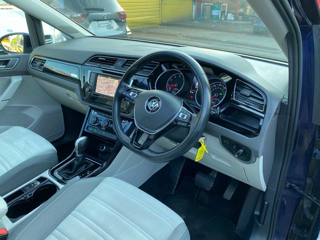 Volkswagen Touran Black #18