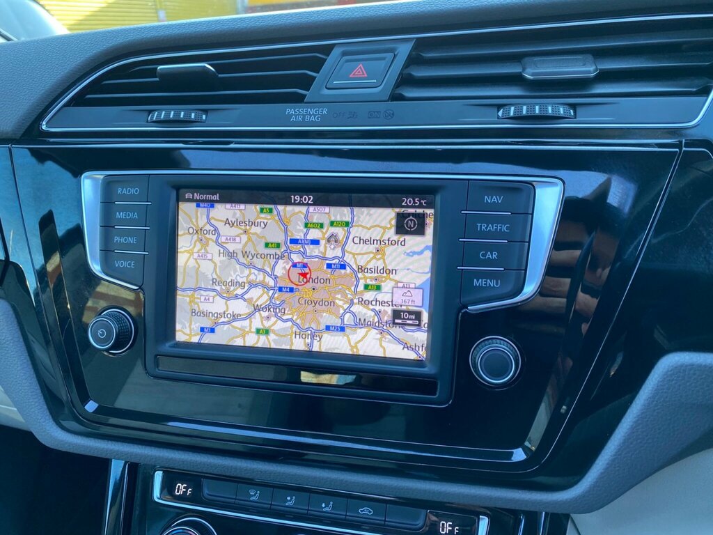 Volkswagen Touran Black #19