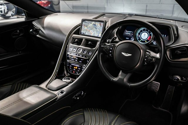 Aston Martin DB11 V12. Quantum Silver Silver #9