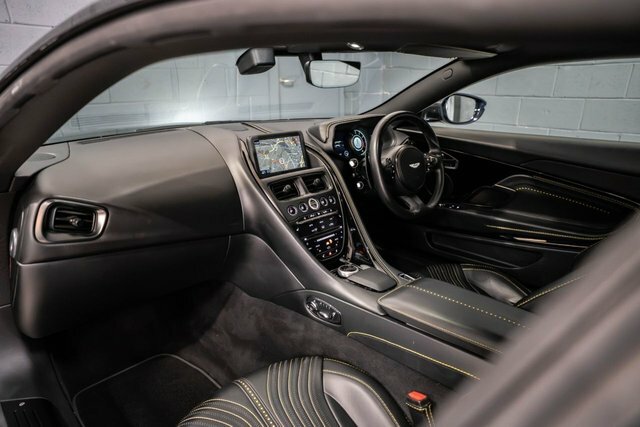 Aston Martin DB11 V12. Quantum Silver Silver #19