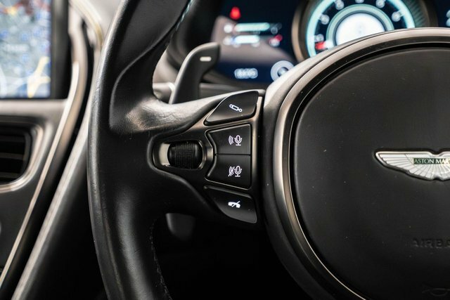 Aston Martin DB11 V12. Quantum Silver Silver #30