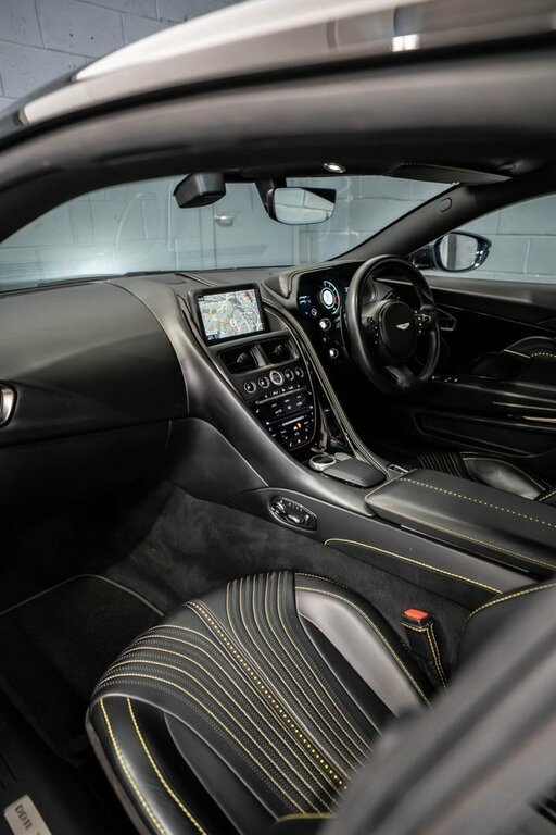 Aston Martin DB11 V12. Quantum Silver Silver #20