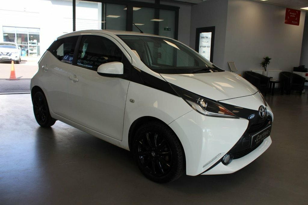 Toyota Aygo 1L X-style White #4