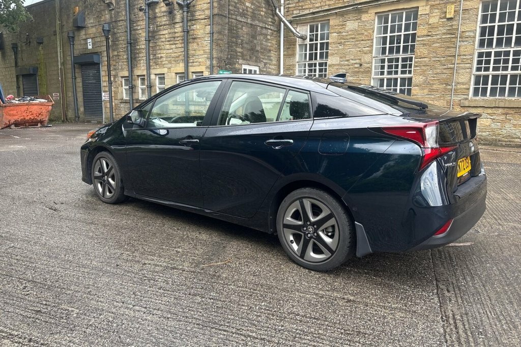 Toyota Prius Hatchback Grey #30