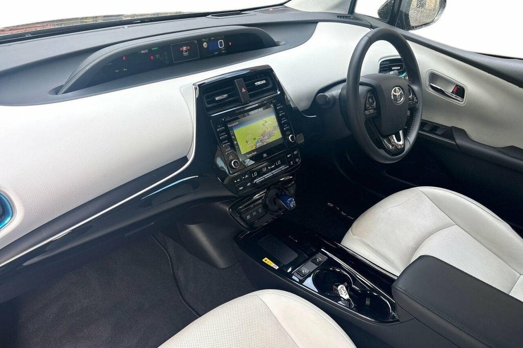 Toyota Prius Hatchback Grey #9
